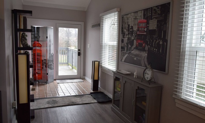 Lyndon Apartment | Suburban Loft - One Large Bedroom Apartment w/Sofa Sleeper