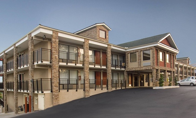 Branson Theater District Hotel | Suburban Studios Branson On The Strip