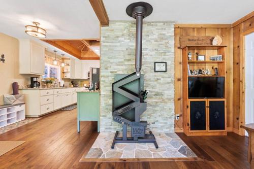 Sugar Pine House | Sugar Pine cabin in the woods King bed Fire pit