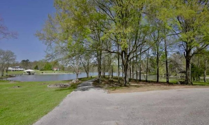 Ten Mile House | Sugarwood Boathouse