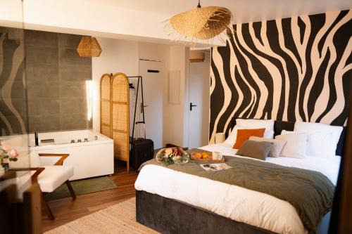 Brive-la-Gaillarde Apartment | Suite Cara - Logement Atypique Sauna Balneo - Centre Historique