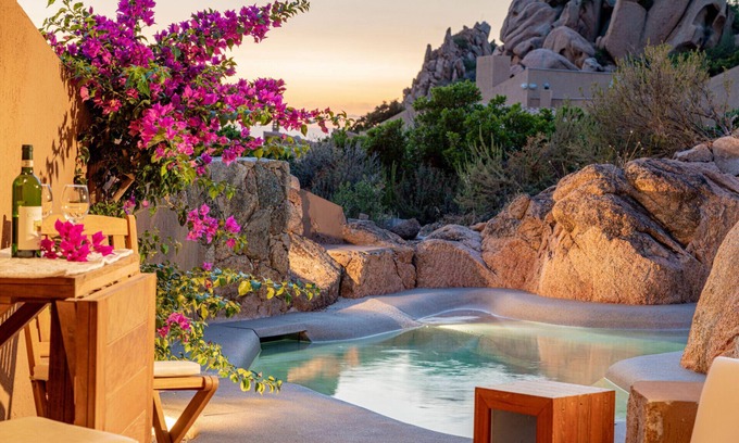 Costa Paradiso Resort | Suite Rosa 9 with private hydromassage pool