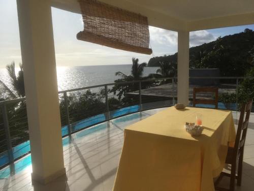 Boueni House | Suite Villa au bord de la mer chez Saloua