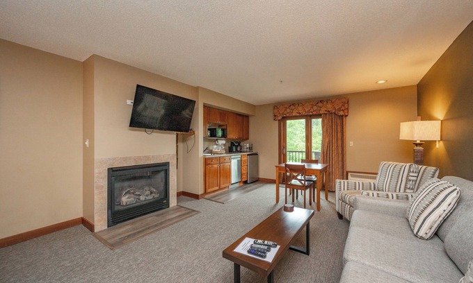 Thayerville Apartment | Suites at Silver Tree: A209 Studio Lake View