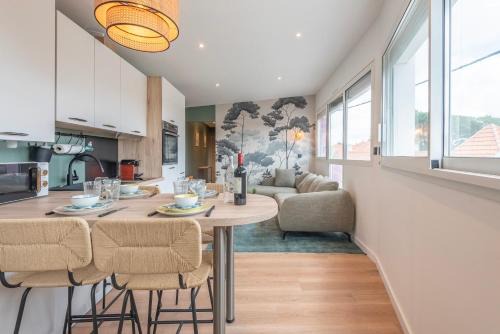 Gujan-Mestras Apartment | Suites Kerlarros Clim et Parking face Gare et Port