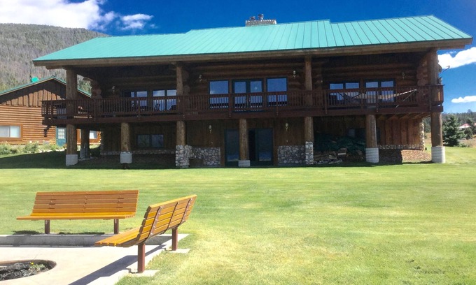West Yellowstone House | Summer '26 Available! 4700 sq ft log home on 5 acres overlooking Hebgen Lake.