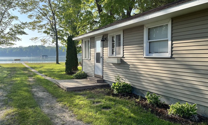 Alpena Cottage | "Summer Breeze" Cottage on Alpena's Long Lake - Prime location on the Sandies!