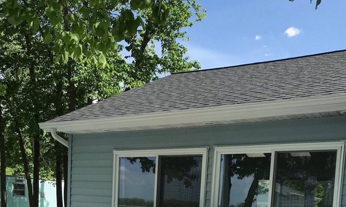 Perham House | SUMMER BREEZE on crystal clear Paul Lake