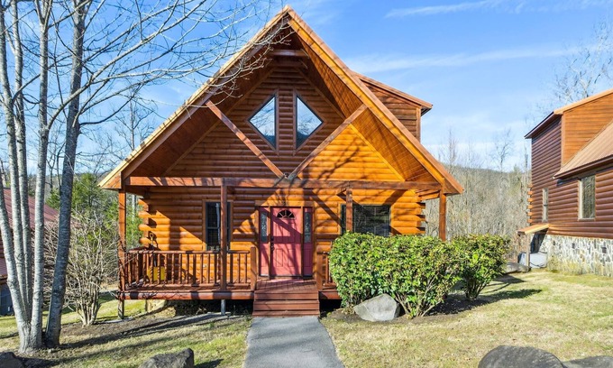 White Oak Lodge Cabin | Summer Fun, Adventure and Relaxation Time!