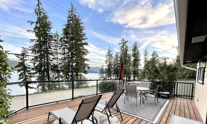 Celista House | Summer Haven - Semi-Waterfront - Shuswap Vacations & Sledding Accommodation