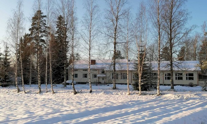 Kuopio Apartment | Summer Hill is a apartment in a former school with a big yard a lake nearby.
