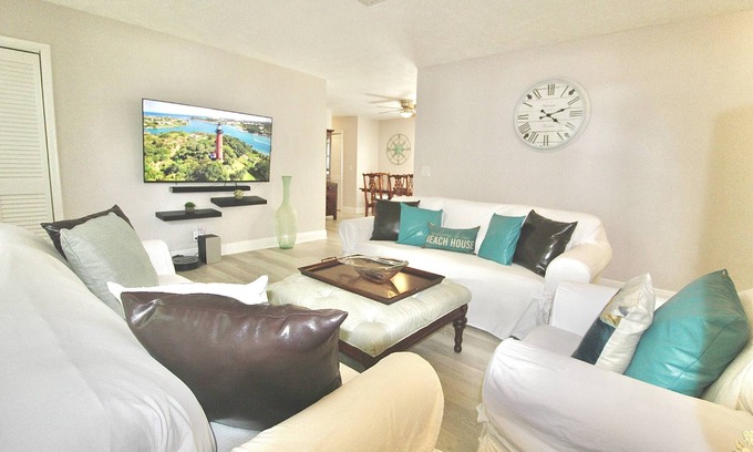 Tequesta House | Summer Pricing! Coastal Village Retreat in Tequesta Village of Jupiter