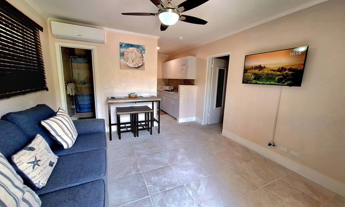 Stapledon Gardens Apartment | Summer's Haven centrally located, 5min drive to Beaches, Hotels and Restaurants