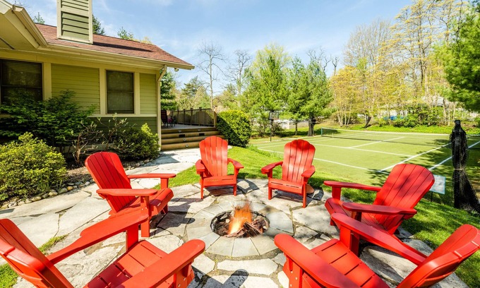 Lakeside House | (Summer Weeks Available!) ASSOCIATION BEACH ACCESS and PRIVATE TENNIS COURT!