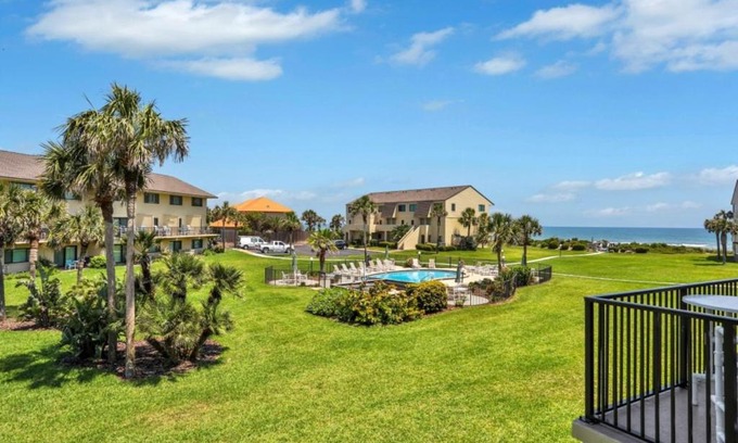 Crescent Beach House | Summerhouse 147