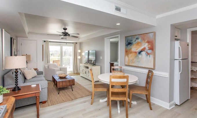 North Litchfield Beach Apartment | Summerhouse Villas Condo Private Resort Beach!