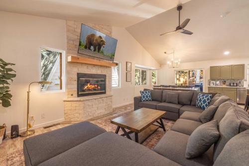 Summit Estates House | Summit Ridge Jacuzzi, Gated, Near Village Slopes