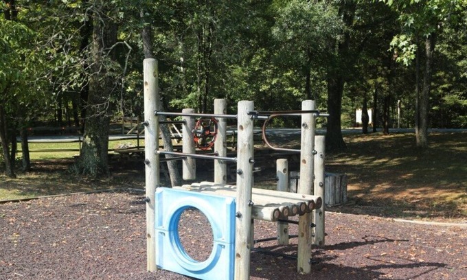 Gordonsville Cabin | Sumptuous Shenandoah Crossing, 2 Bedroom Resort Cabin, Just A Mile To Your Favorite Destinations