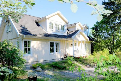 Stenhamra House | Sun All Day House