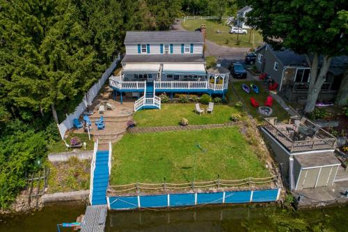 Dundee House | Sun, Fun and Wine-ta