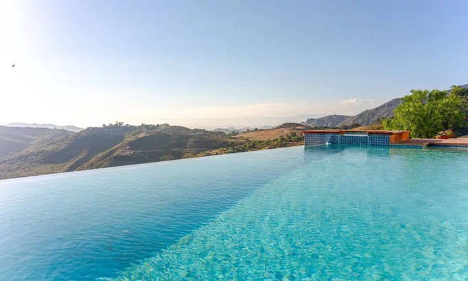 Malibu Villa | Sun House Malibu - Private Estate with Infinity Pool & Views - 6 bedrooms
