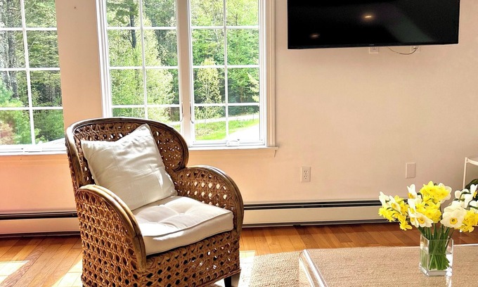 Freeport Cottage | Sun-lit, 2 Bedroom Guest cottage on 27 Acres in Freeport