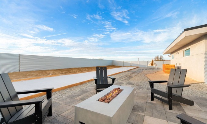 Joshua Tree House | Sun Oro Joshua Tree - Hot Tub, Bbq, Fire Pit & Gameroom 2 Bedroom Home by RedAwning