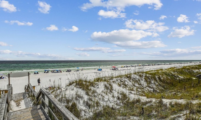 Seaspray House | Sun Rays and Beach Days @ Seaspray | 4 Bikes | 1 Block 2 Beach | Gas Grill