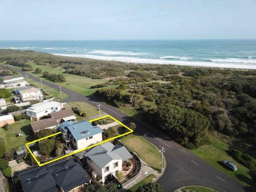 Warrnambool House | Sun, Sand and Surf - Beach House on Hickford