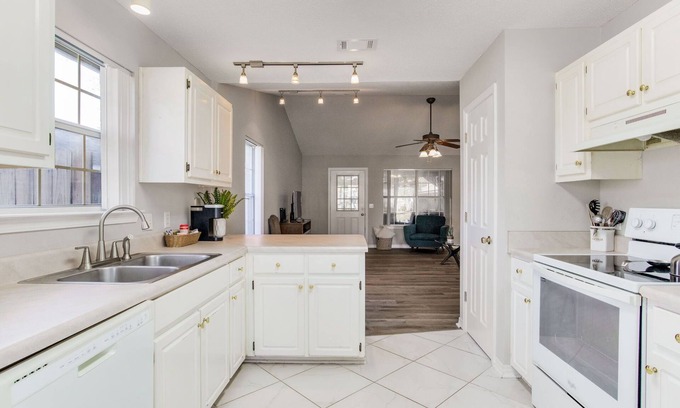 Milton House | Sun Valley - 🐶 Dog Friendly, close to I-10
