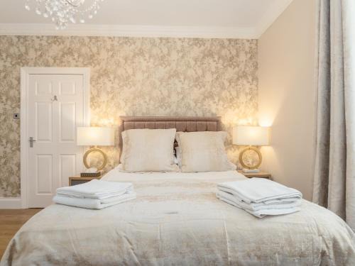 Sunderland House | Sunderland Self Catering 2 - Violet Cottage Free Parking