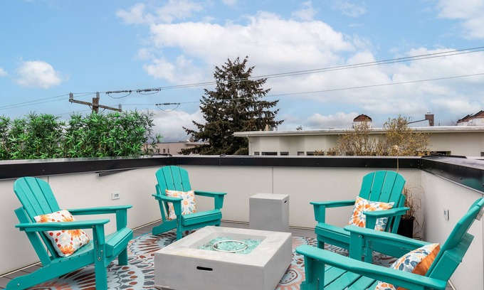 Broadway Condo | Sunflower house