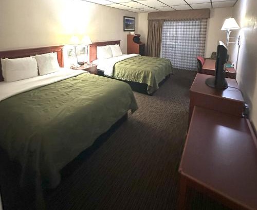 Salina Hotel | Sunflower Inn & Suites