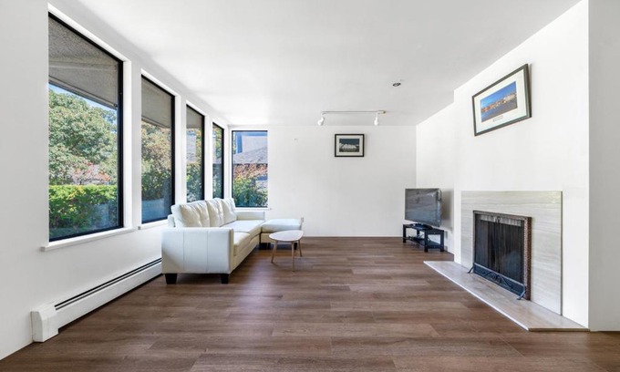 West Side House | Sunny 1-Bedroom Private Rooms in Charming Vancouver