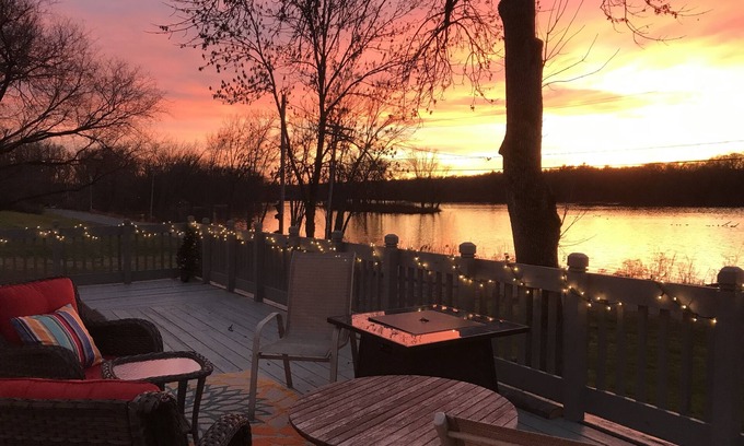 Greenwich House | Sunny 2 BR 2 Bath Home on the Hudson River /Empire State Trail