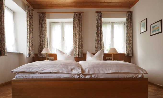 Barental Apartment | Sunny 2-room apartment with garden (2 pers.+ Dog) Black Forest Card & ski pass free