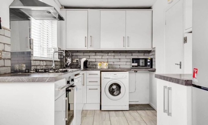 Brighton House | Sunny 3 Bedroom House in Vibrant Brighton