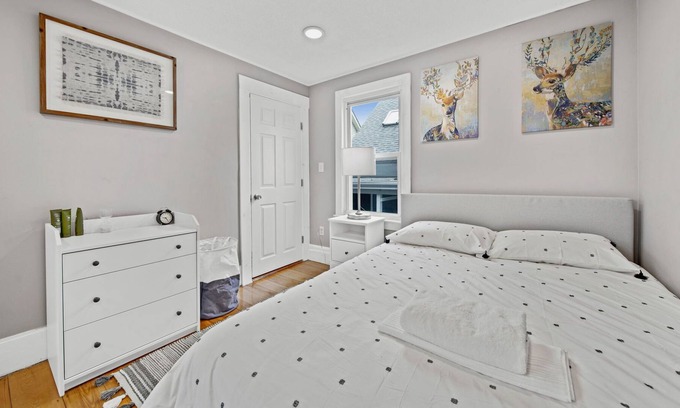 Winter Hill Apartment | Sunny 4BD 2BTH Apt in Somerville