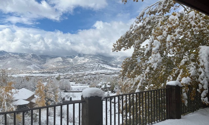 Summit Park House | Sunny 5 Bd Mountain Home-Gorgeous View-Perfect for 2 or MultiGen Families-HotTub