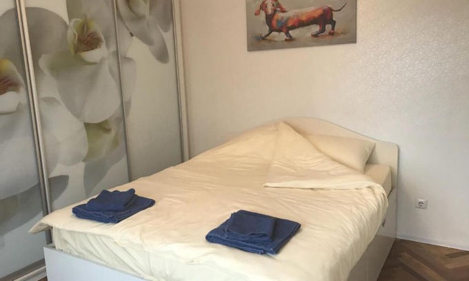 Pechers'kyi District Apartment | Sunny apartment overlooking the royal village
