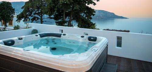 Leros House | Sunny Bay