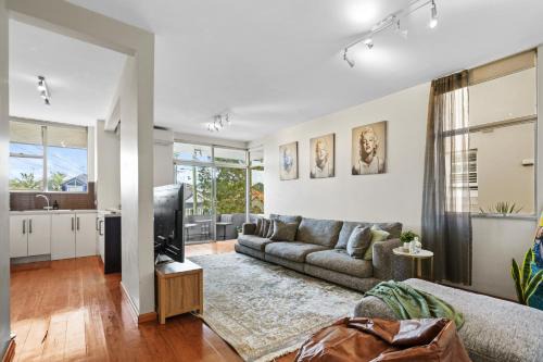 Bondi Apartment | Sunny Bondi Retreat: Beach & Culture Unite!