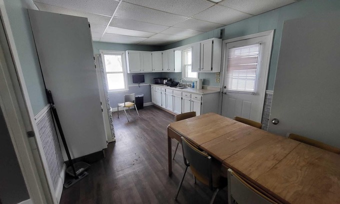 Aberdeen Cottage | Sunny Charm Cottage - Cozy 3 bedroom, centrally located in the Hub City
