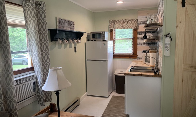 Lake George Cottage | Sunny Cottage at Cozy Nook