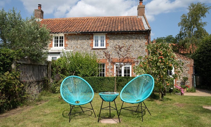 Southrepps Apartment | Sunny Cottage by East Ruston Cottages