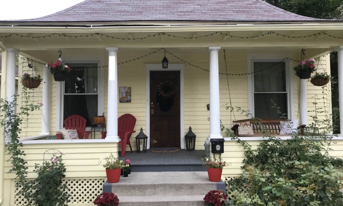 Longmont Apartment | Sunny, Cozy Studio in Old Town Longmont
