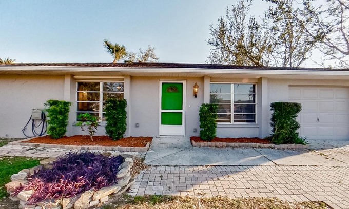 Port Charlotte House | Sunny Days