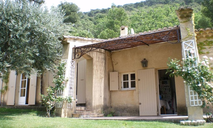 Seguret House | Sunny holiday home in Provence with pool