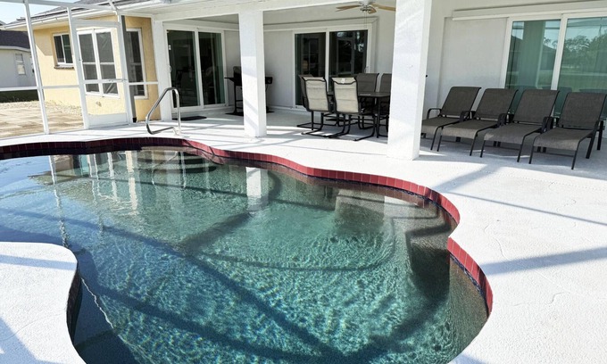 Broadmoor House | Sunny Pool Villa – Bikes, Beaches & Golf