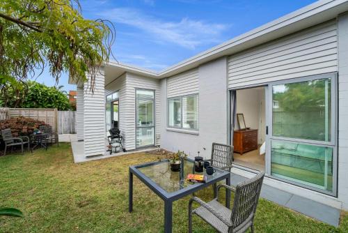 Papamoa Beach House | Sunny Seaside Retreat - Papamoa Beach